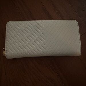 White patterned wallet